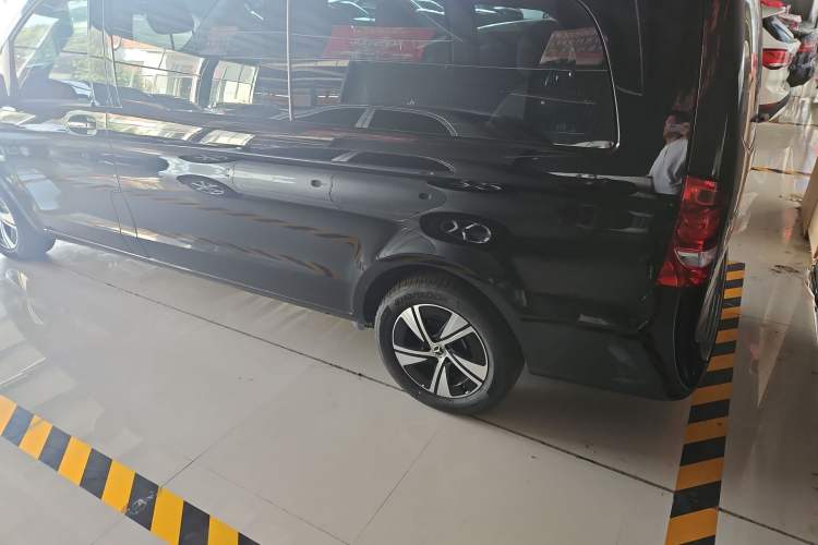 Used Mercedes-Benz Vito 2024 2.0T Elite Version 7 Seats