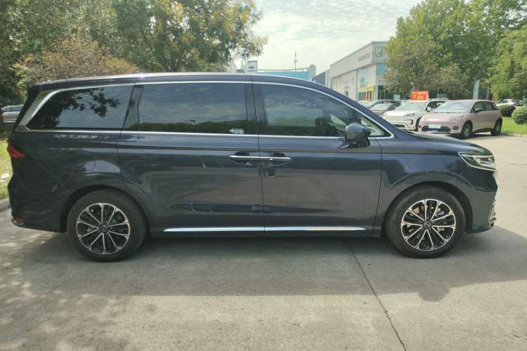 Used Roewe iMAX8 2023 400TGI Comfort Edition
