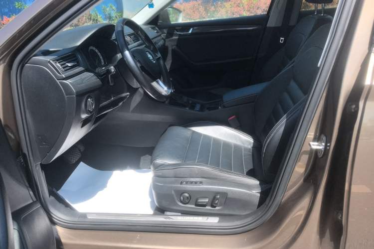 Used Skoda Superb 2018 TSI330 DSG Luxury Edition China V Standard Left Rear Seat