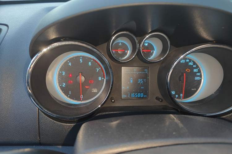 Used CHANGAN CS35 2012 1.6L Manual Luxury Model China IV Standard
