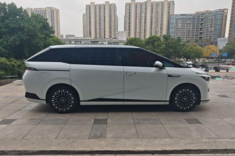 Used XPeng X9 2025 650 Long-Range Max
