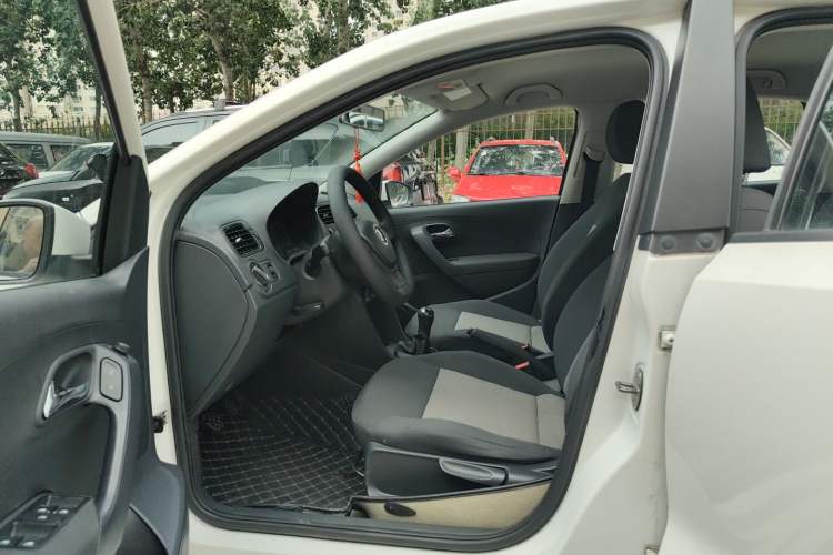 Used Volkswagen Polo 2016 1.4L Manual Fashion Model