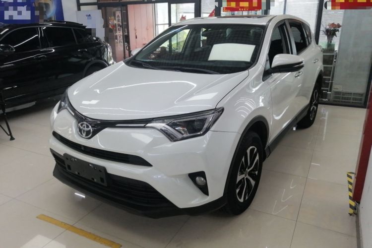 Used Toyota RAV4 2019 2.0L CVT Two-Wheel Drive Luxury Version China VI Standard