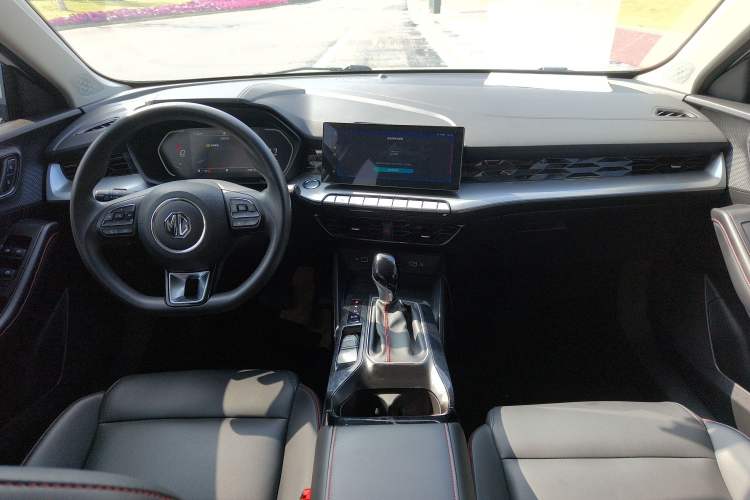 Used MG 5 2023 180 DVVT CVT Luxury Edition
