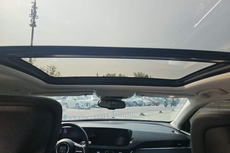 Used Buick LaCrosse 2025 28T Platinum Edition Headliner