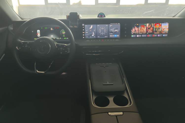 Used VOYAH FREE 2025 318 259 km All-Wheel-Drive Exploration Edition
