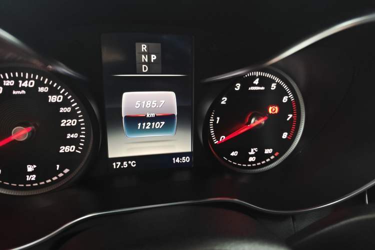 Used Mercedes-Benz C-Class 2018 C 180 L Fashion Edition Sport Version Odometer Close Up