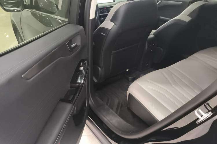 Used Ford Escape 2020 EcoBoost 245 Two-Wheel-Drive Titanium Edition