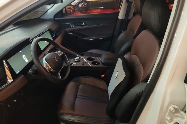 Used SOL X8 PLUS 2023 1.5 TGDI DCT Smart Edition 6-Seater