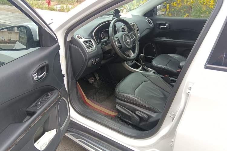 Used Jeep Compass 2017 200T Automatic Family Edition
