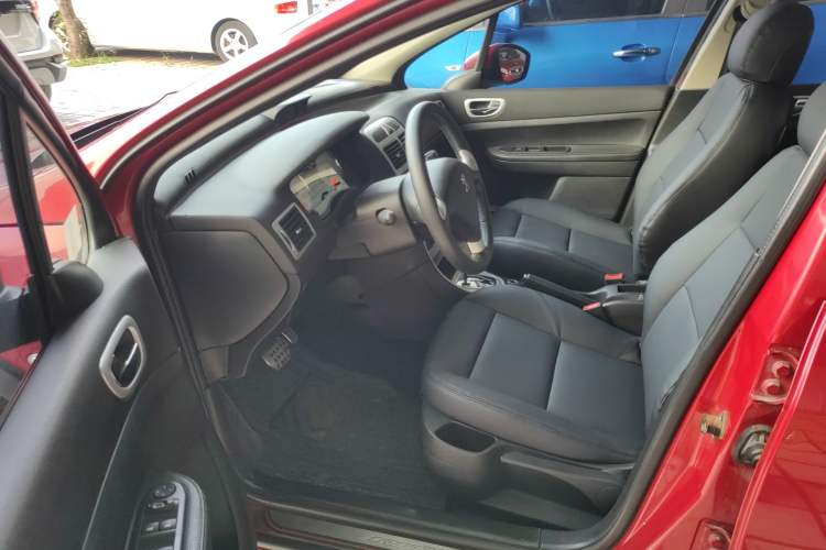 Used Peugeot 307 2013 1.6L Automatic CROSS
