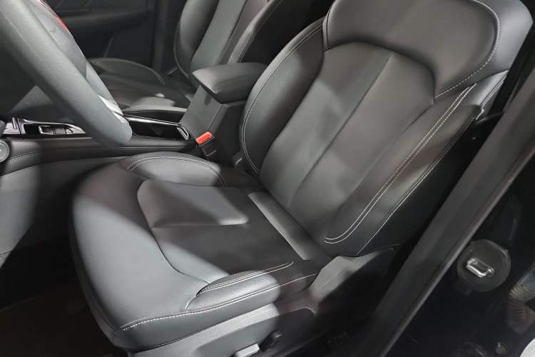 Used Roewe RX3 2020 1.6L CVT 4G Connected Ultra-Cool Flagship Edition
