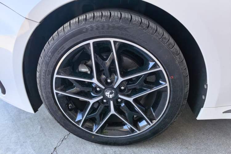 Used Kia K5 2019 Pro 1.6T Automatic Luxury Edition China VI Standard