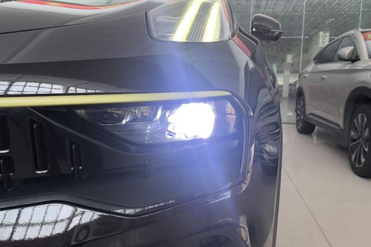 Used Lynk & Co 05 2020 2.0TD Two-Wheel Drive Shine Halo Exterior 6