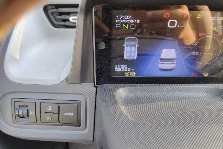 Used Wuling Hongguang MINIEV 2022 Macaron Premium Model – Lithium Iron Phosphate