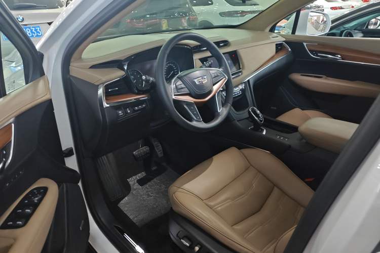 Used Cadillac XT5 2018 28E 4x4 Platinum Edition
