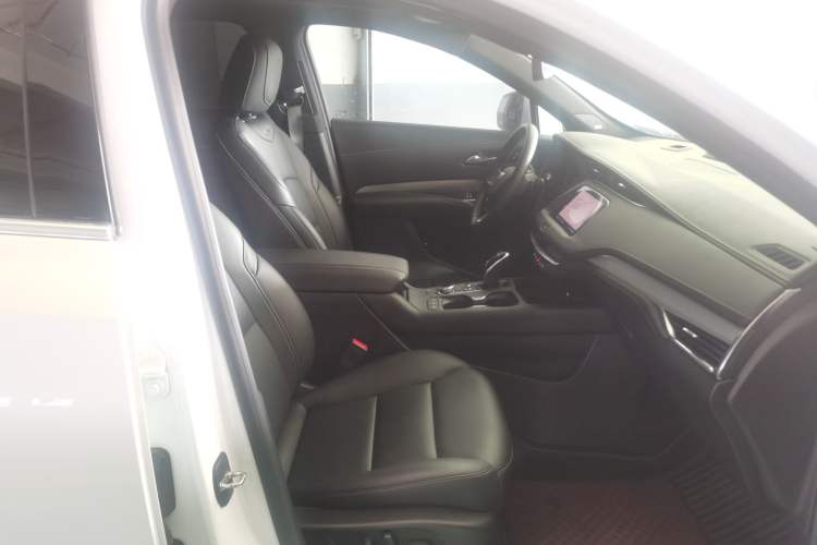 Used Cadillac XT4 2022 28T Two-Wheel-Drive Luxury Version
