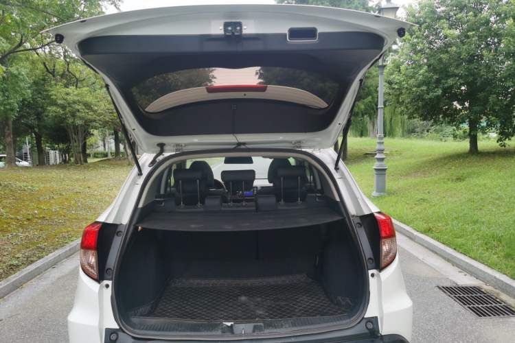 Used Honda Vezel 2016 1.8L CVT Front-Wheel Drive Pioneer Edition
