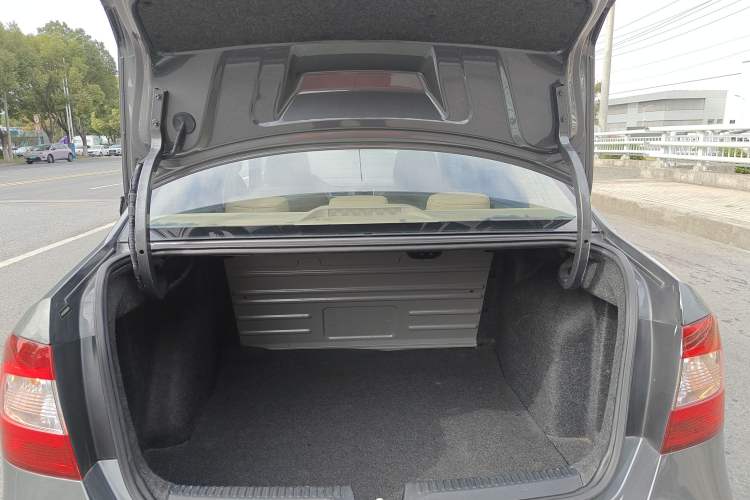 Used Skoda Rapid 2015 1.6L Automatic Smart Selection Model
