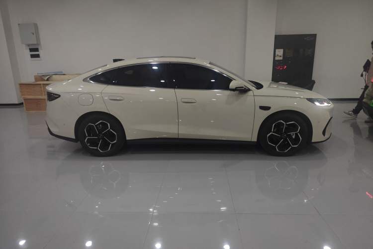 Used BYD Seal 06 New Energy 2025 DM-i Intelligent Drive 120KM Flagship Model Exterior 3