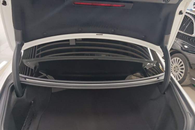 Used Mercedes-Benz E-Class 2020 Restyled E 300 L Exclusive Edition Trunk