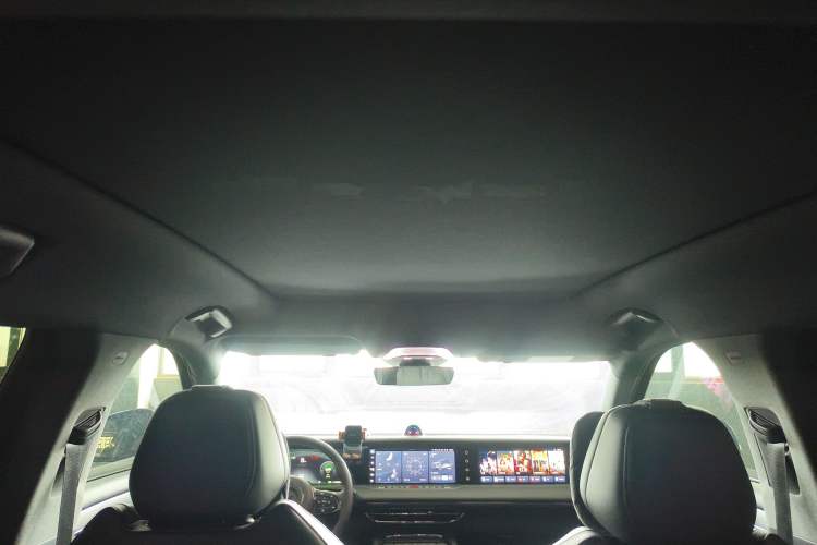 Used VOYAH FREE 2025 318 259 km All-Wheel-Drive Exploration Edition
