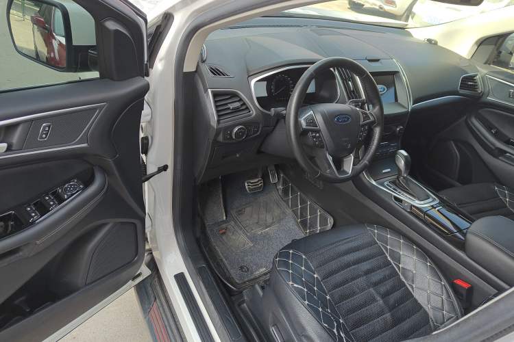 Used Ford Edge 2017 EcoBoost 245 Two-Wheel-Drive Sporty 7-Seater