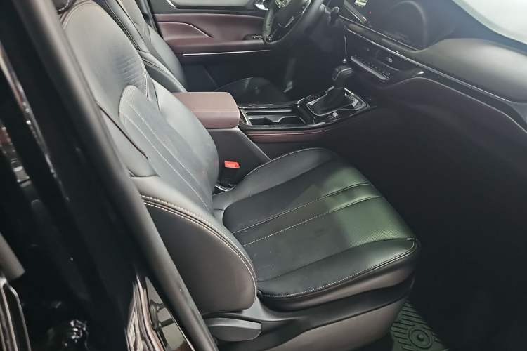 Used GAC Trumpchi M6 2023 PRO 270T DCT Luxury Edition Right Front Seat