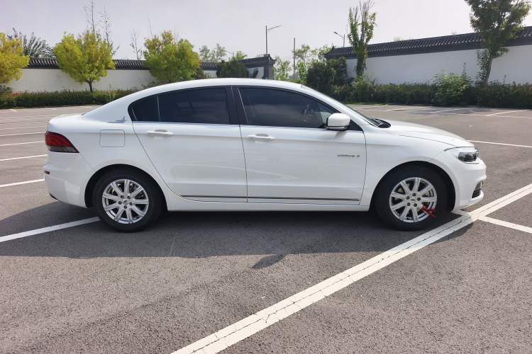 Used Qoros 3 2016 Sedan 1.6L Automatic Zhiyue Model