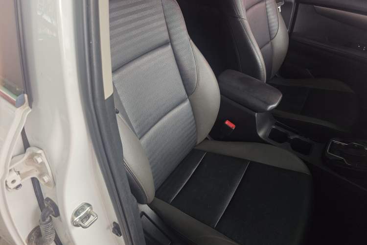 Used Kia Sportage R 2019 2.0L Automatic Smart Luxury Edition Right Front Seat