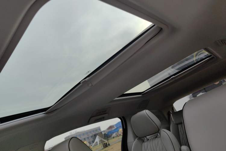 Used Buick GL8 2022 Land Executive Class 652T Prestige Model