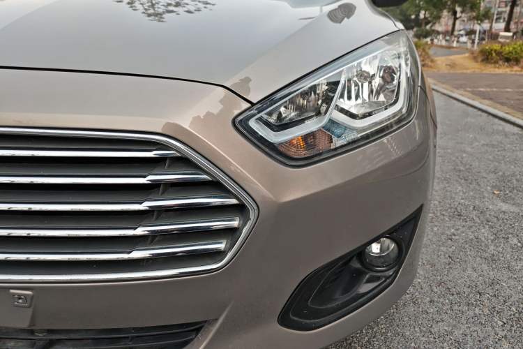 Used Ford Escort 2015 1.5L Manual Comfort Model
