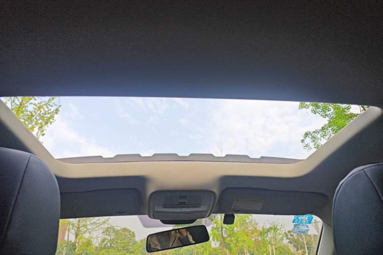 Used Roewe i5 2020 1.5L Manual 4G Connect Leehao Flagship Edition Interior 3