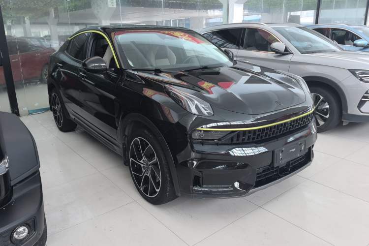 Used Lynk & Co 05 2020 2.0TD Two-Wheel Drive Shine Halo Exterior 2