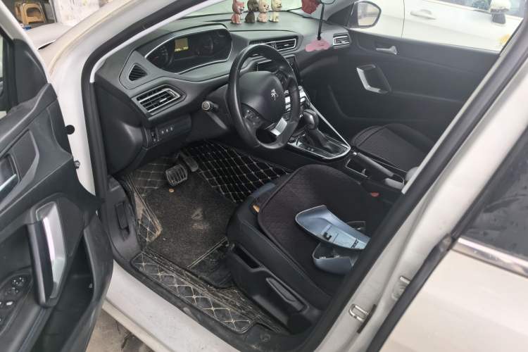 Used Peugeot 308 2018 1.6L Automatic Luxury Edition Interior 1