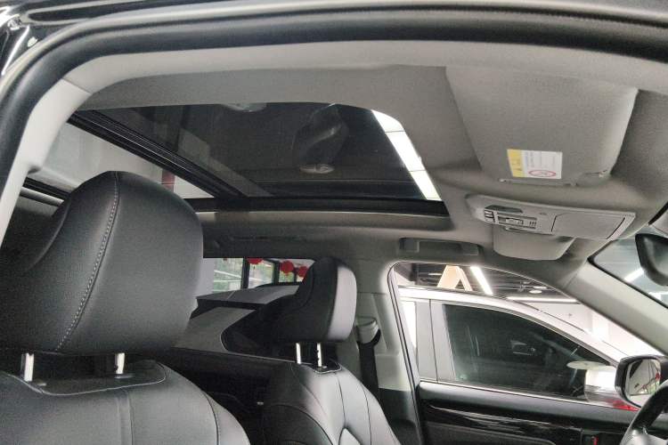 Used Toyota Highlander 2022 Dual-Engine 2.5L Four-Wheel Drive Prestige Version 7 Seats Headliner