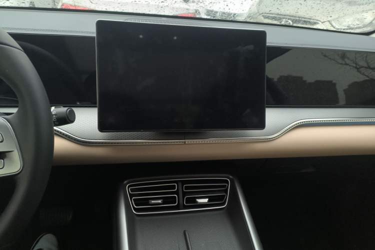 Used BYD Song Pro New Energy 2025 Second-Generation Intelligent Driving Version DM-i 115KM Superior Trim Audio And AC Panel