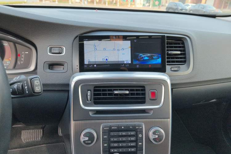 Used Volvo V60 2016 Cross Country T6 AWD
