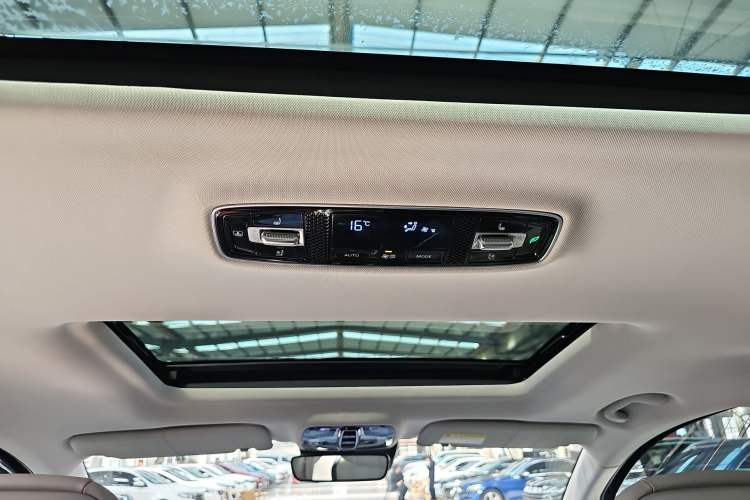 Used Roewe iMAX8 2021 400TGI Supreme Series Ultimate Edition
