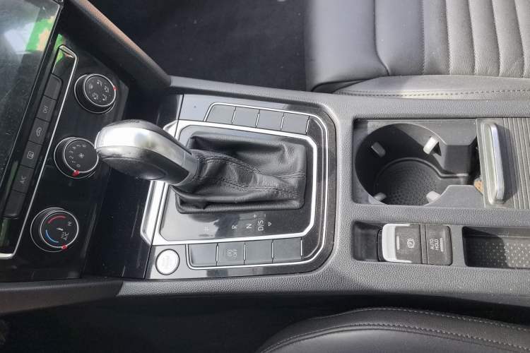 Used Volkswagen Magotan 2019 280TSI DSG Leading Model China VI Standard Interior 5