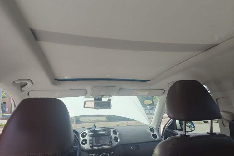 Used Volkswagen Tiguan 2015 1.8TSI Automatic Two-Wheel Drive Luxury Model Headliner