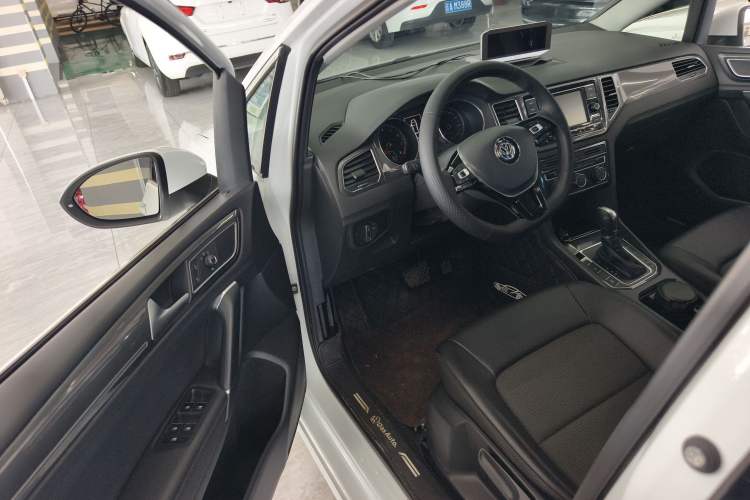 Used Volkswagen Golf Sportsvan 2016 230TSI Automatic Trend Edition