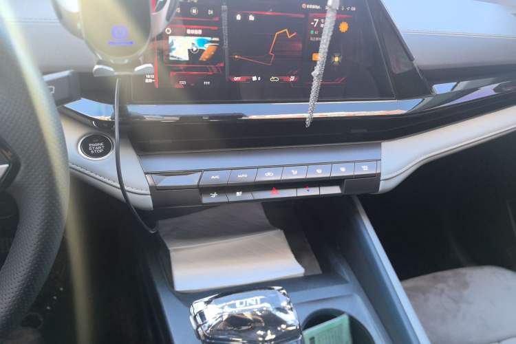 Used Changan UNI-V iDD 2023 Zhidian iDD 1.5T 113km Smart & Fun Version (Rapid Edition)