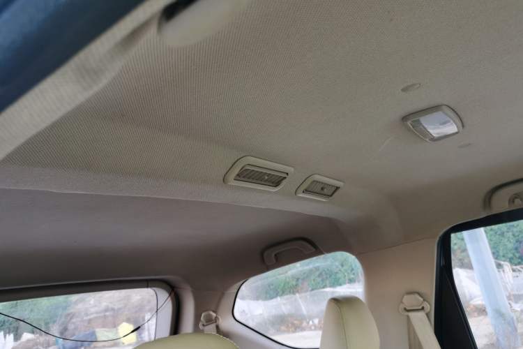 Used Baojun 730 2014 1.5L manual standard trim 7 seats
