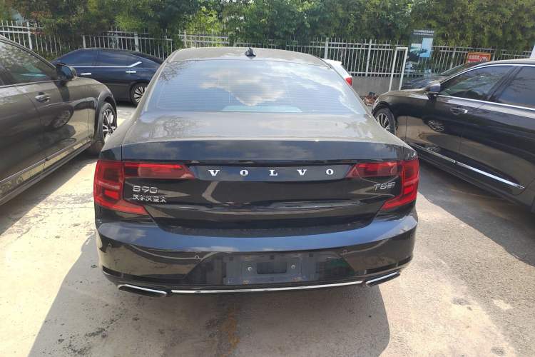 Used Volvo S90 New Energy 2020 T8 e-Drive Hybrid – Zhiyi Luxury Edition Exterior 5