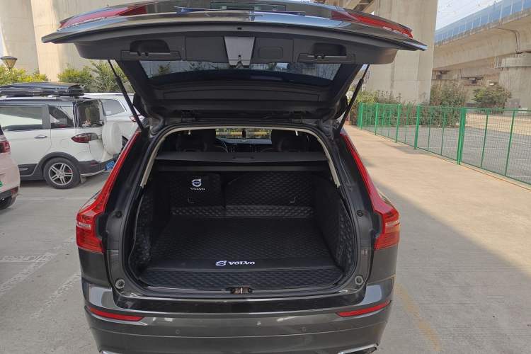 Used Volvo XC60 2019 T5 4x4 Smart Edition China VI Standard
