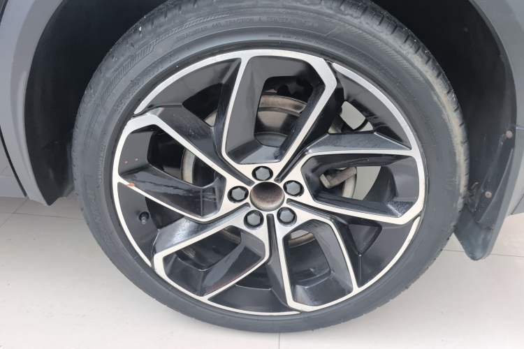 Used Lynk & Co 05 2020 2.0TD Two-Wheel Drive Shine Halo Interior 8