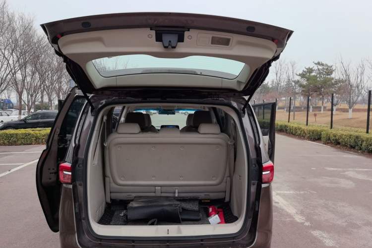 Used Buick GL8 2023 Land Executive Class Comfort Model