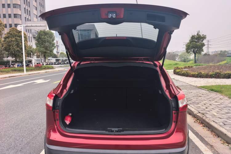 Used Nissan Qashqai 2016 2.0L CVT Elite Edition Trunk