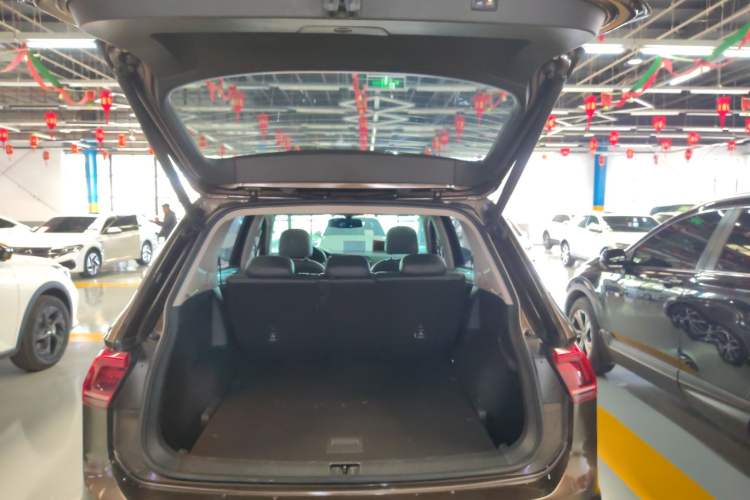 Used Volkswagen Tiguan L 2017 330TSI Automatic Two-Wheel Drive Flagship Edition Trunk